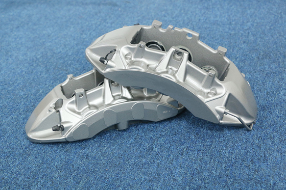 Compasso de calibre de 6 potenciômetros em um carro Grey Zr 1 construção da moldação de alumínio Monoblock