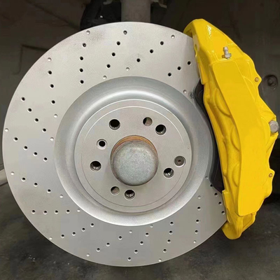 Pinça de freio amarelo de 6 pistões Mercedes com rotores de alto carbono