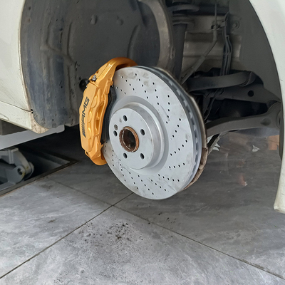 Atualização de pinças de freio de carro Mercedes Benz C200 6 potenciômetros e discos de 355 mm