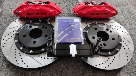 Kits de pinça de freio de carro de 4 pistões tamanho de aro R17 adequado para Benz GLA W117 / Brembo F50